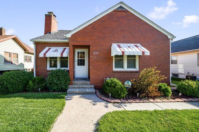 2134 W Locust Street, Davenport, IA 52804