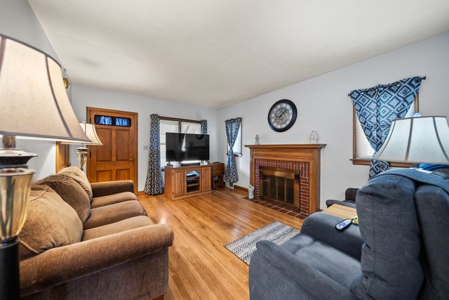 2134 W Locust Street, Davenport, IA 52804