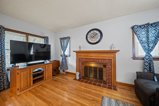2134 W Locust Street, Davenport, IA 52804