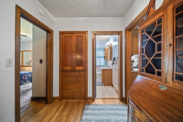 2134 W Locust Street, Davenport, IA 52804