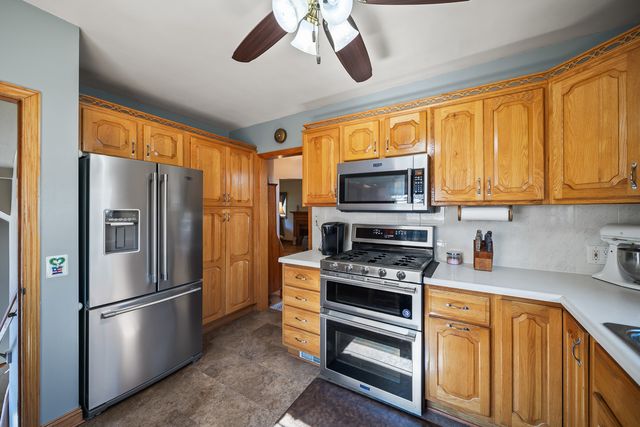 2134 W Locust Street, Davenport, IA 52804