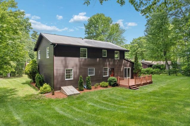11 Parkhurst Drive, Hudson, NH 03051