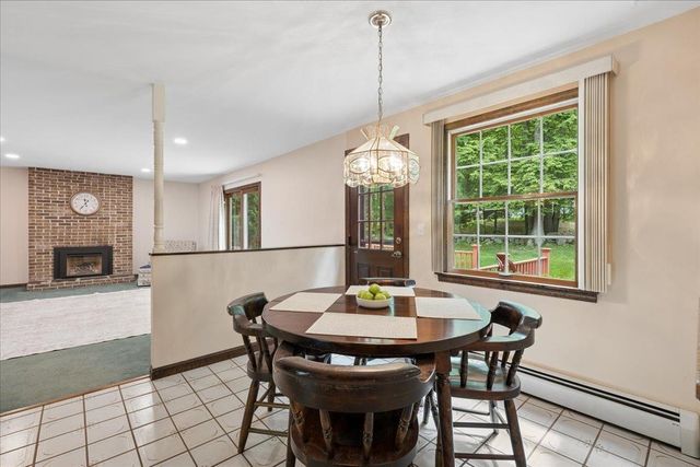11 Parkhurst Drive, Hudson, NH 03051