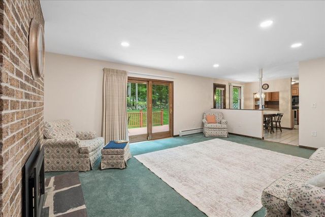 11 Parkhurst Drive, Hudson, NH 03051