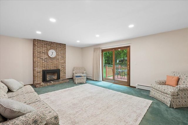 11 Parkhurst Drive, Hudson, NH 03051