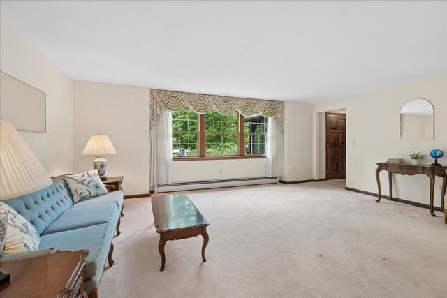 11 Parkhurst Drive, Hudson, NH 03051