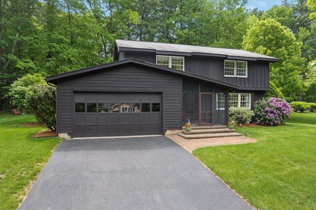 11 Parkhurst Drive, Hudson, NH 03051