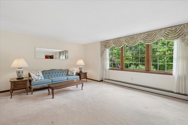 11 Parkhurst Drive, Hudson, NH 03051