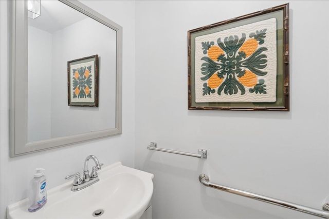11 Parkhurst Drive, Hudson, NH 03051
