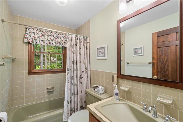 11 Parkhurst Drive, Hudson, NH 03051