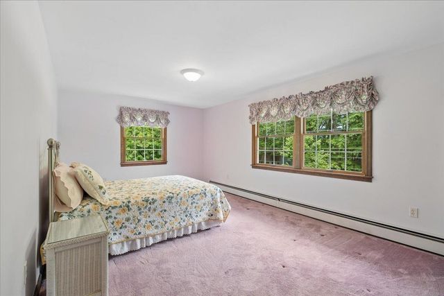 11 Parkhurst Drive, Hudson, NH 03051