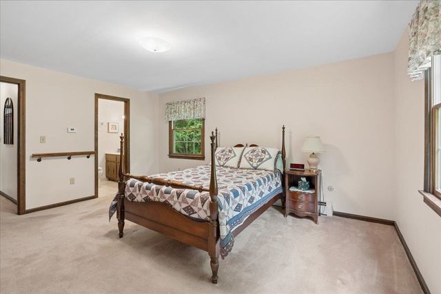 11 Parkhurst Drive, Hudson, NH 03051