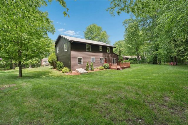 11 Parkhurst Drive, Hudson, NH 03051
