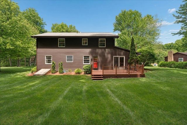 11 Parkhurst Drive, Hudson, NH 03051