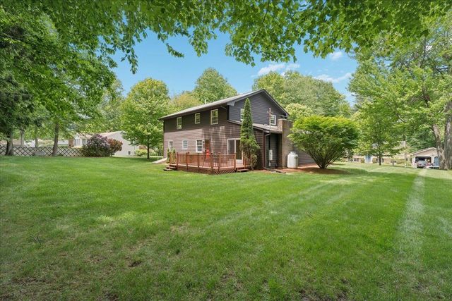 11 Parkhurst Drive, Hudson, NH 03051