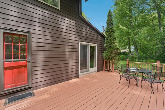 11 Parkhurst Drive, Hudson, NH 03051
