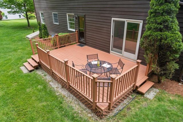 11 Parkhurst Drive, Hudson, NH 03051