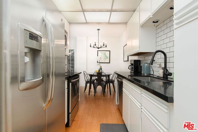 1131 Alta Loma Road 123, West Hollywood, CA 90069