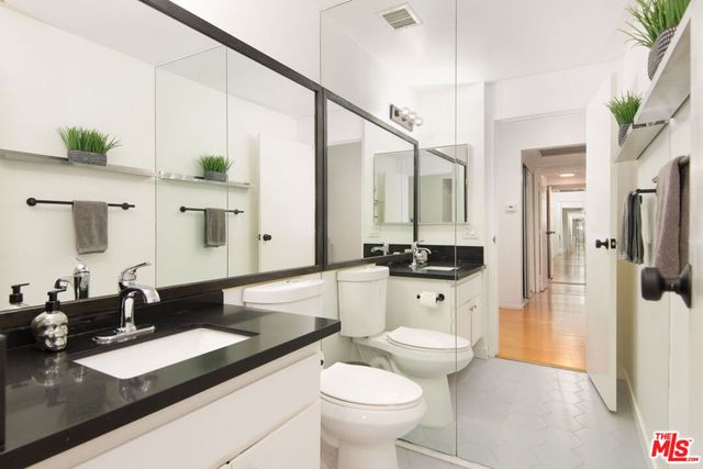 1131 Alta Loma Road 123, West Hollywood, CA 90069