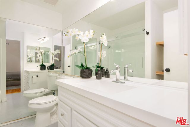 1131 Alta Loma Road 123, West Hollywood, CA 90069