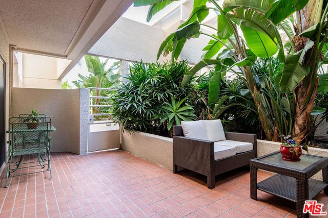 1131 Alta Loma Road 123, West Hollywood, CA 90069