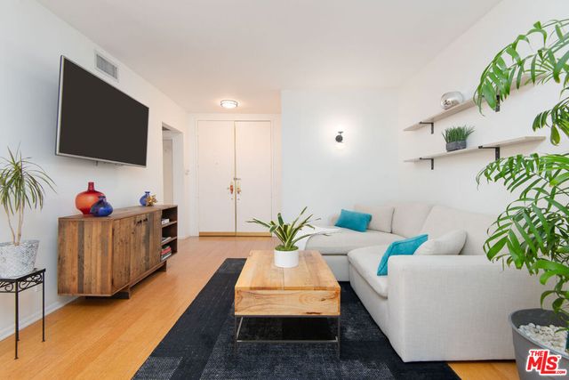 1131 Alta Loma Road 123, West Hollywood, CA 90069