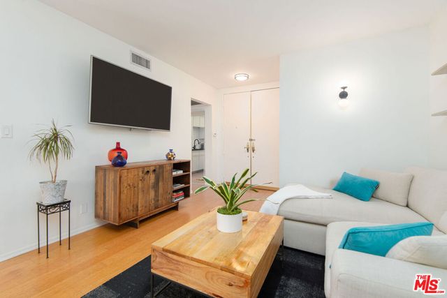 1131 Alta Loma Road 123, West Hollywood, CA 90069