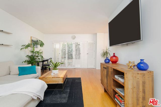 1131 Alta Loma Road 123, West Hollywood, CA 90069