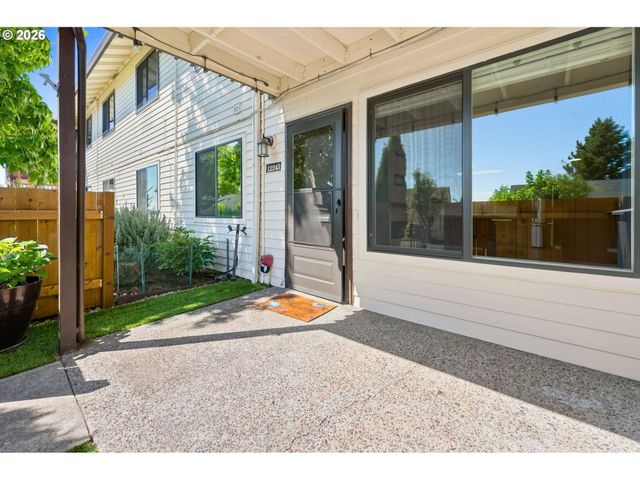 12243 Sw KING ARTHUR St, King City, OR 97224