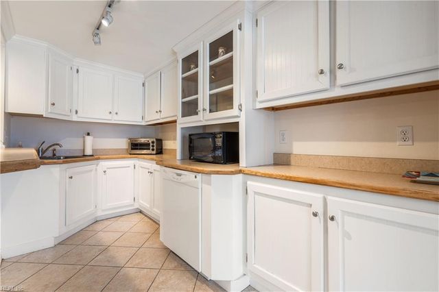 2253 Sandfiddler Rd RD, Virginia Beach, VA 23456