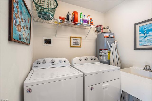 2253 Sandfiddler Rd RD, Virginia Beach, VA 23456