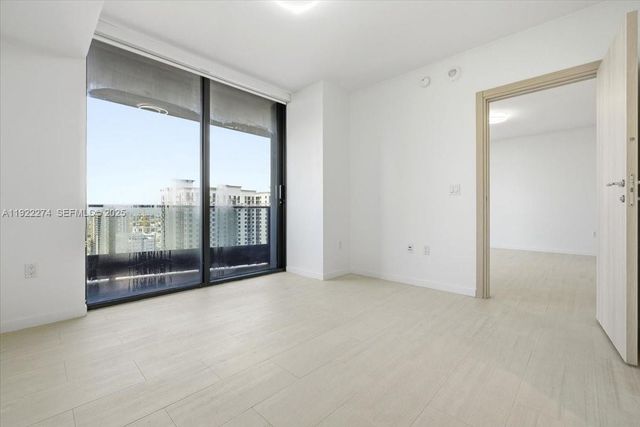 1000 Brickell Plz 3211, Miami, FL 33131