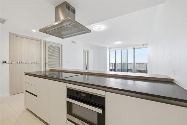 1000 Brickell Plz 3211, Miami, FL 33131