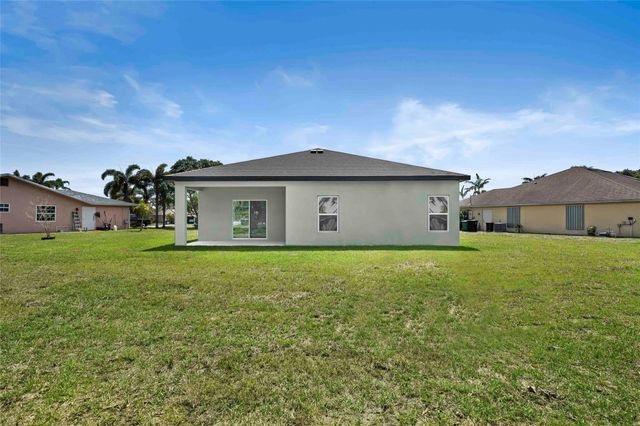 605 SE Delancey Ln, Port St Lucie, FL 34984