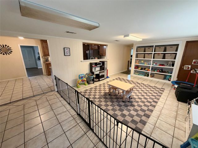 102 S Mattson Street, West Columbia, TX 77486