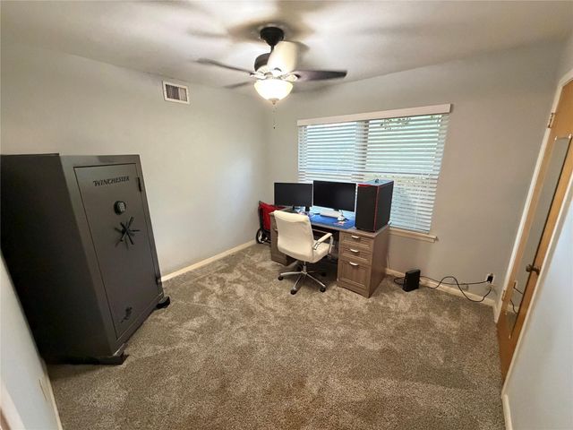 102 S Mattson Street, West Columbia, TX 77486
