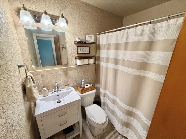 102 S Mattson Street, West Columbia, TX 77486