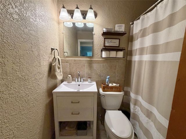 102 S Mattson Street, West Columbia, TX 77486