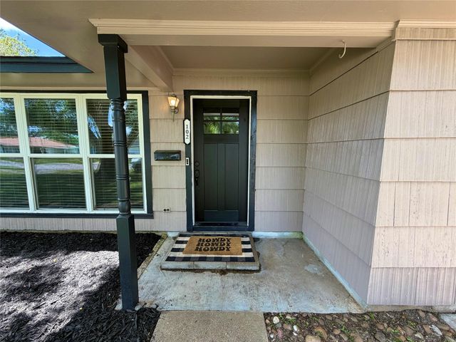 102 S Mattson Street, West Columbia, TX 77486