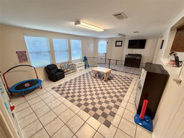 102 S Mattson Street, West Columbia, TX 77486