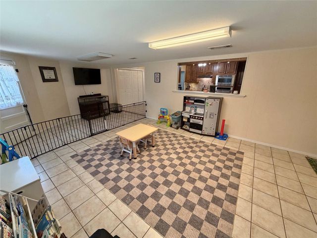 102 S Mattson Street, West Columbia, TX 77486