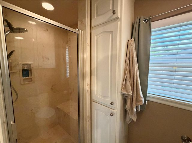 102 S Mattson Street, West Columbia, TX 77486
