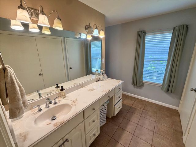 102 S Mattson Street, West Columbia, TX 77486