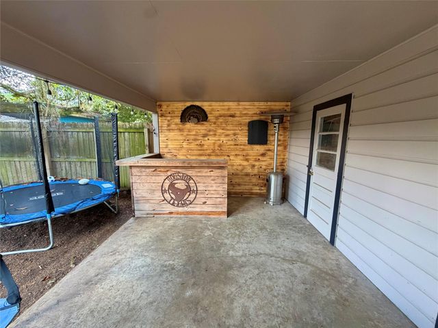 102 S Mattson Street, West Columbia, TX 77486