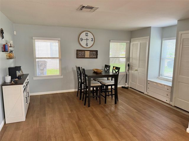102 S Mattson Street, West Columbia, TX 77486