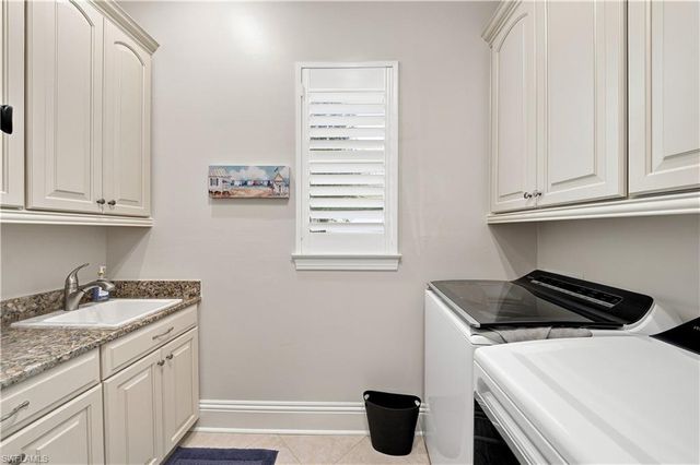 8888 Savona CT, Naples, FL 34119
