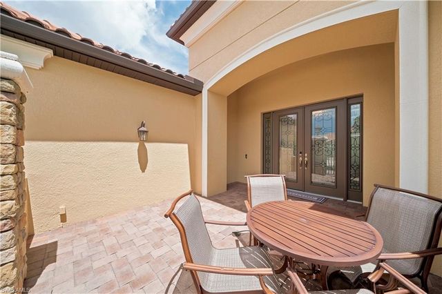8888 Savona CT, Naples, FL 34119