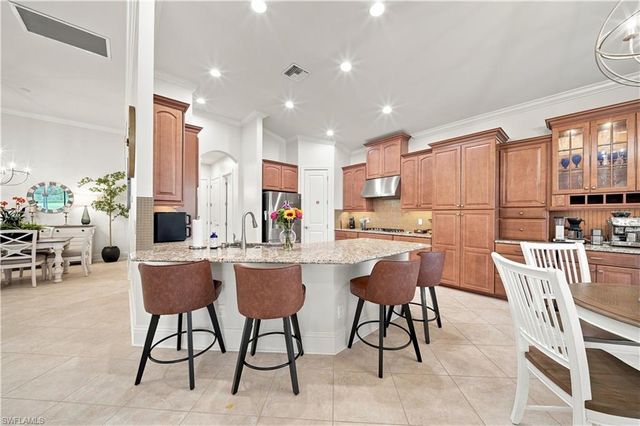 8888 Savona CT, Naples, FL 34119