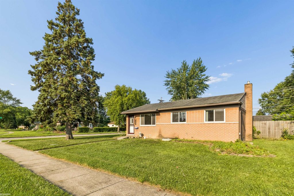 35733 Simon Drive, Clinton Township, MI 48035