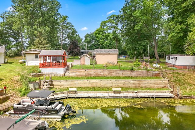 6915 Rowley Drive, Osseo, MI 49266